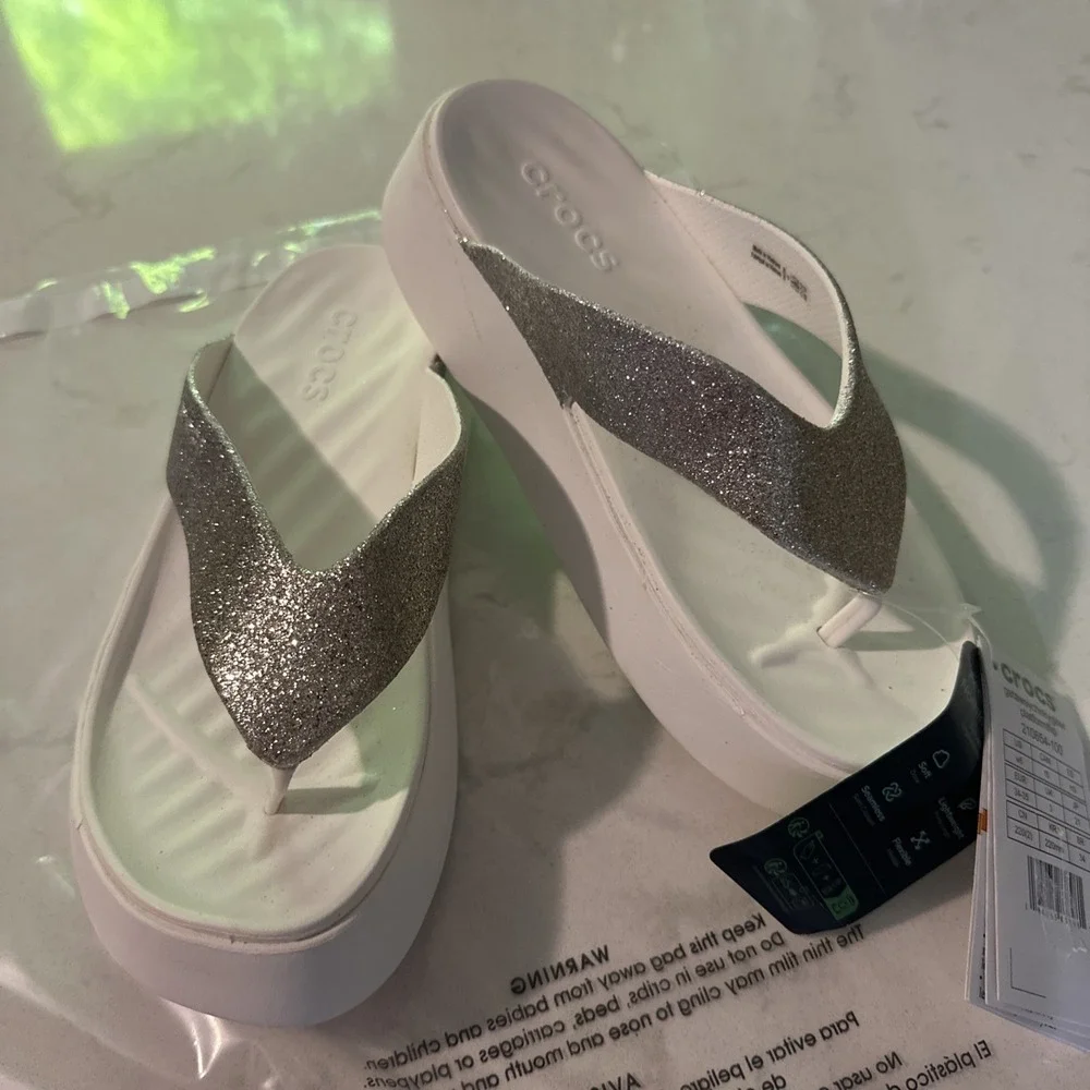 CROCS SILVER GETAWAY CHUNKY GLITTER PLATFORM FLIP FLOP SANDAL SIZE 5 NWT